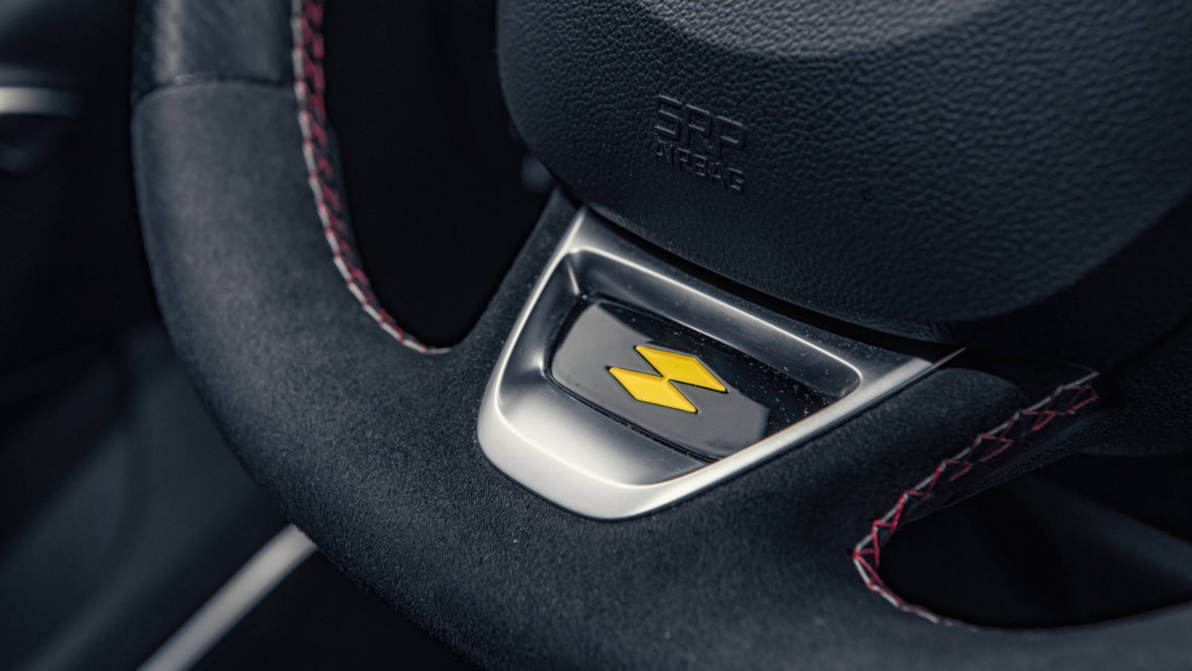 Renault Megane R.S. - kierownica z alcantarą