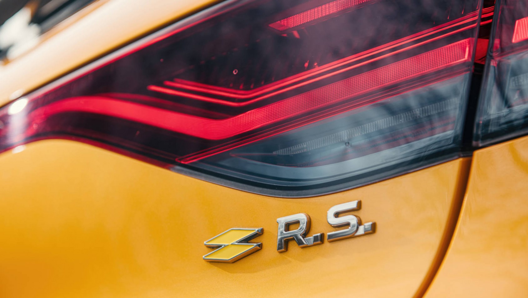 Renault Megane R.S. - znaczek R.S.