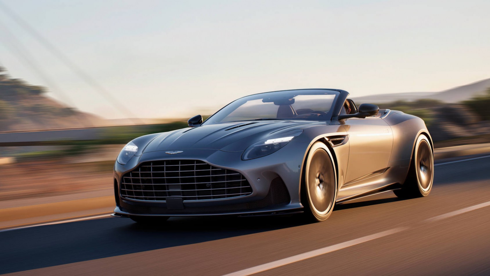 Aston Martin DB12 Volante główne