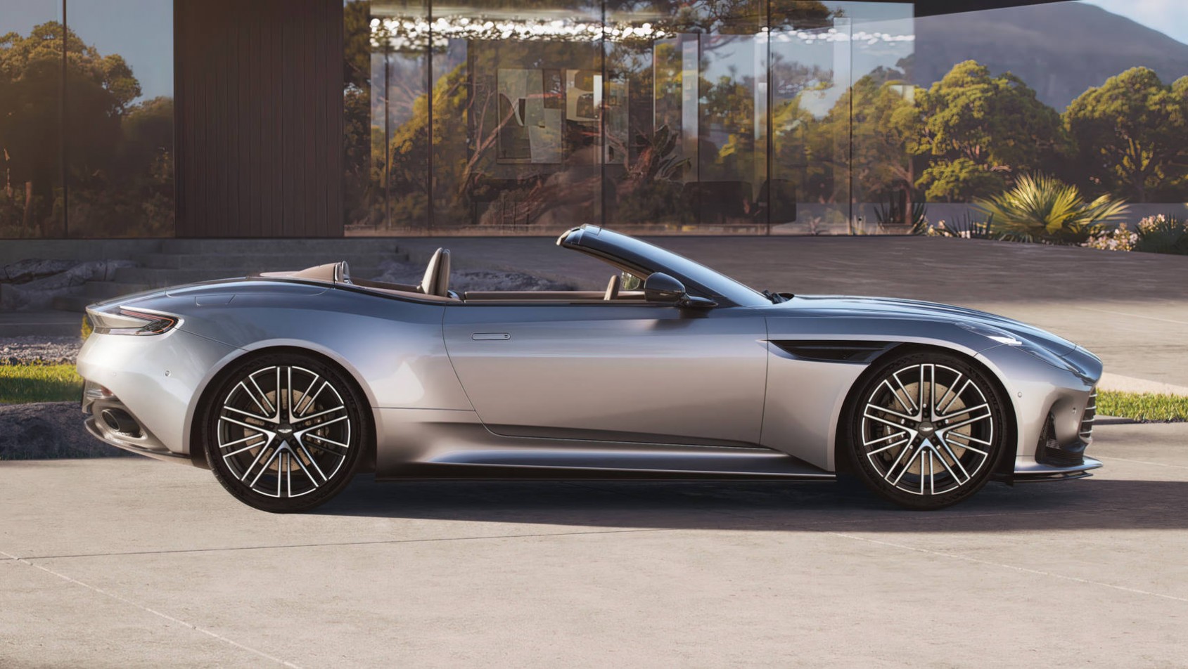 Aston Martin DB12 Volante profil