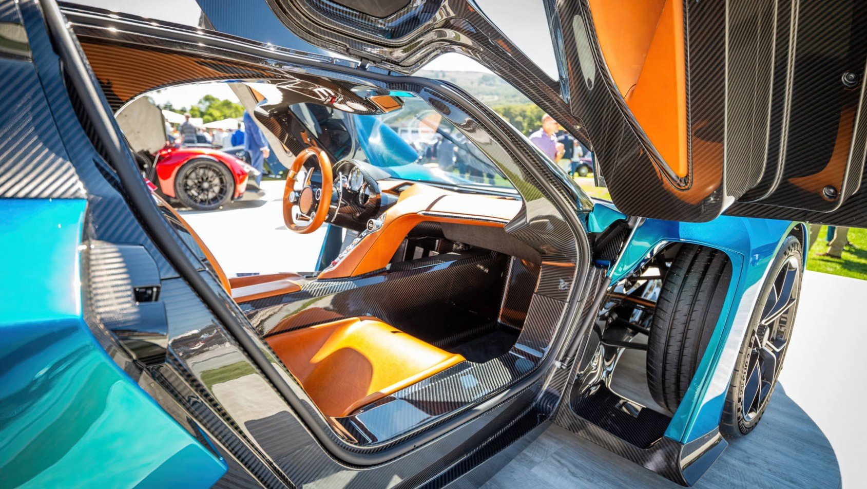 Zenvo Aurora tur wnętrze