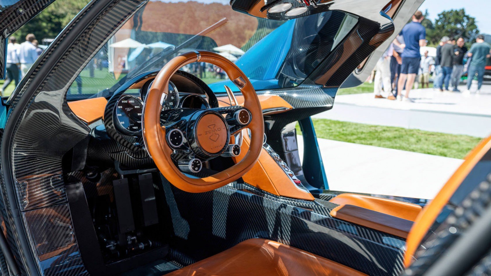 Zenvo Aurora tur kokpit