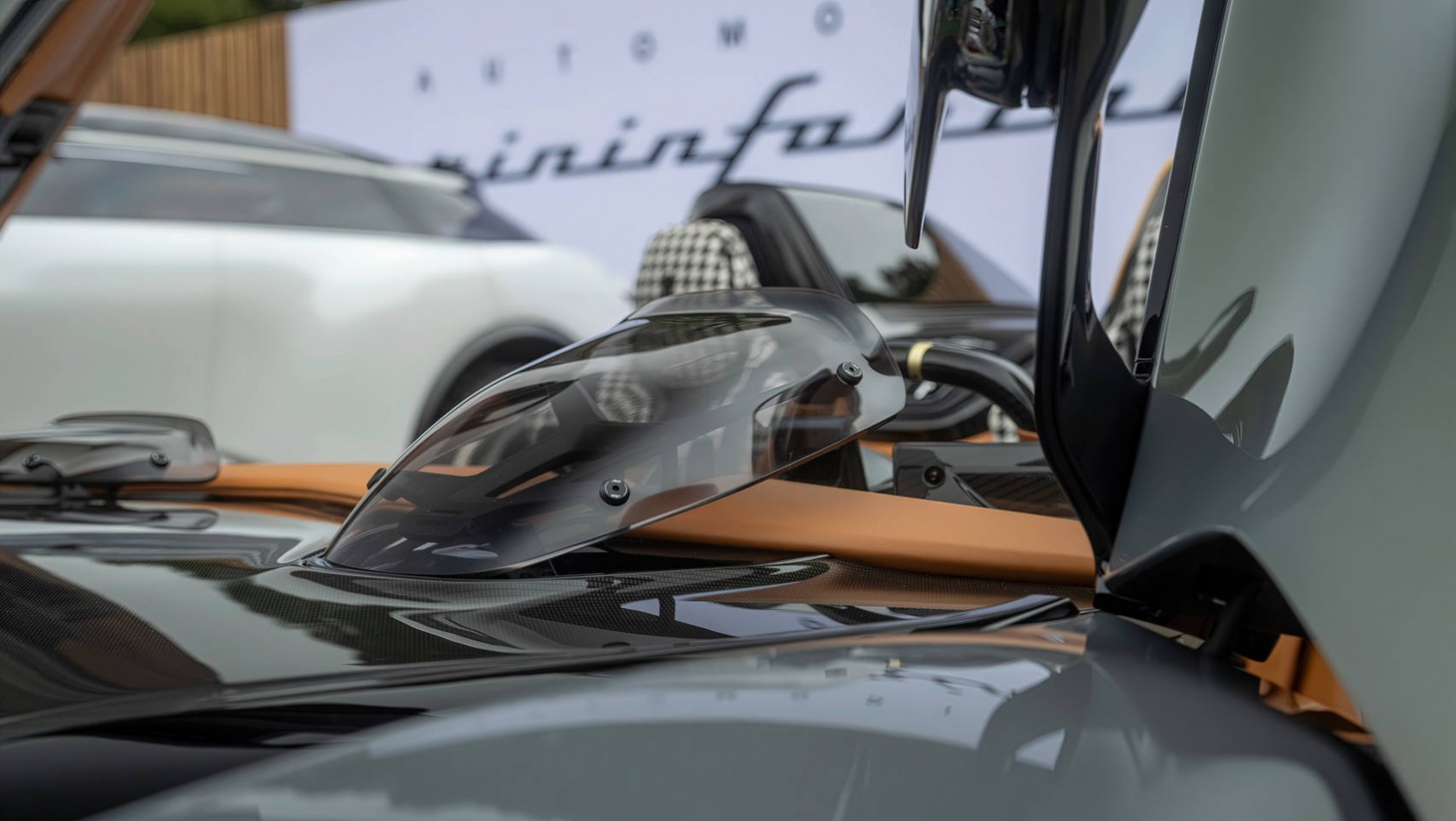 Pininfarina B95 pebble beach szczegół kokpitu