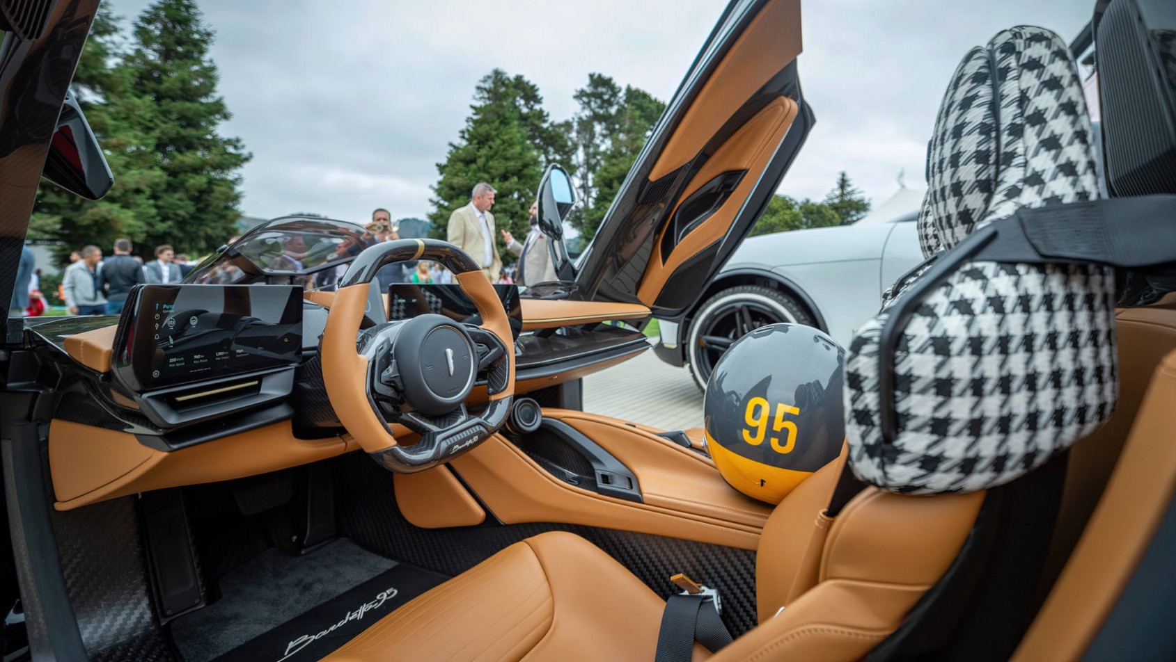 Pininfarina B95 pebble beach kokpit