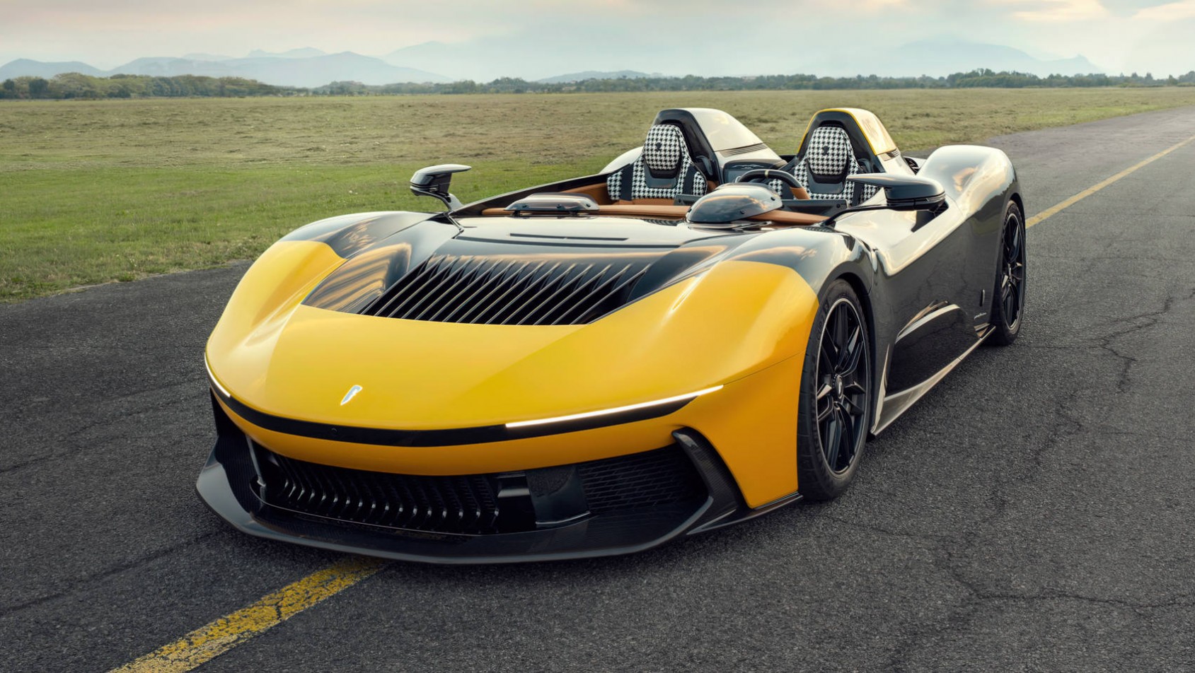 Pininfarina B95 przód statycznie