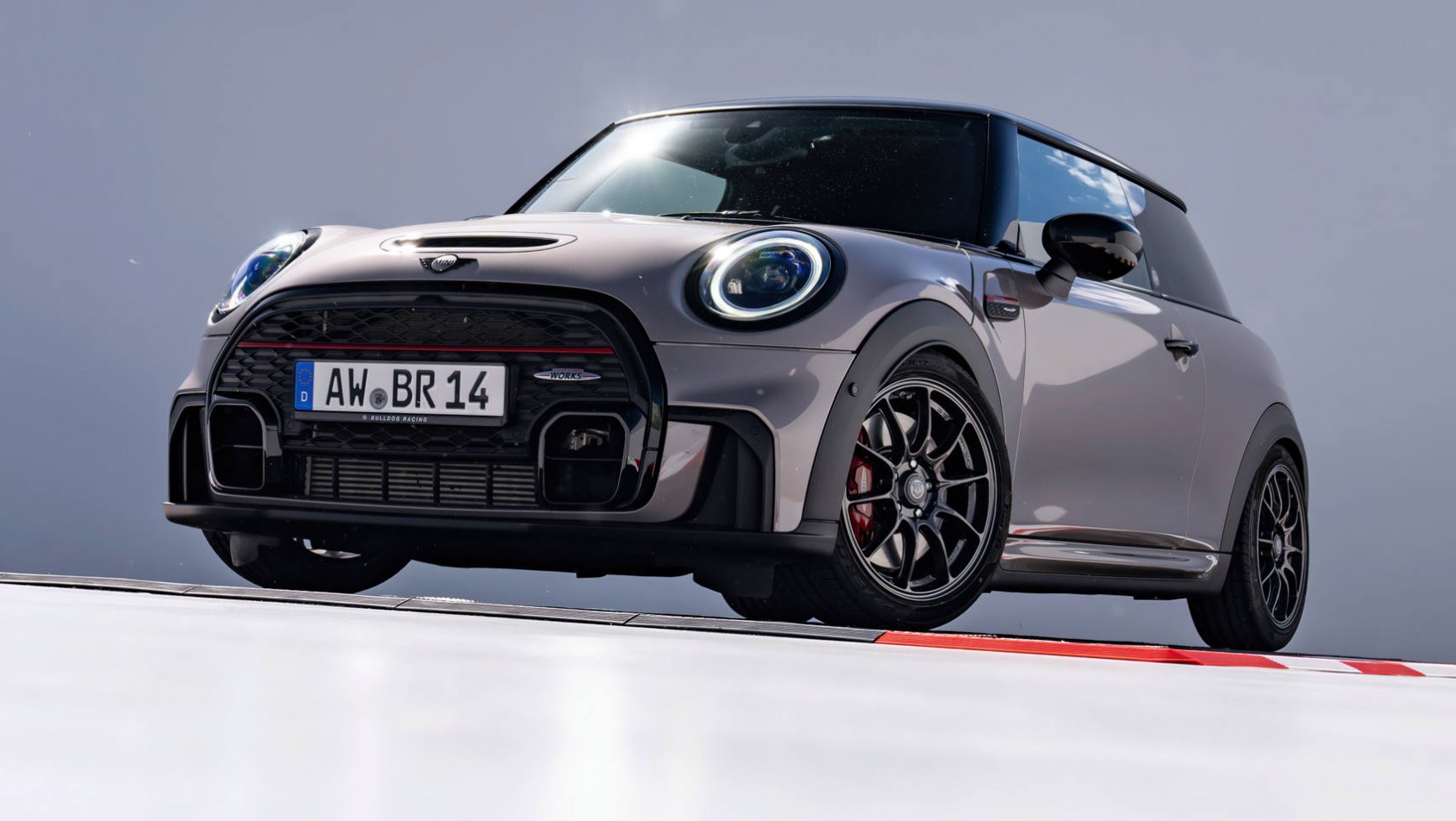 Mini John Cooper Works Mini John Cooper Works Bulldog Racing Edition lewy przód dół