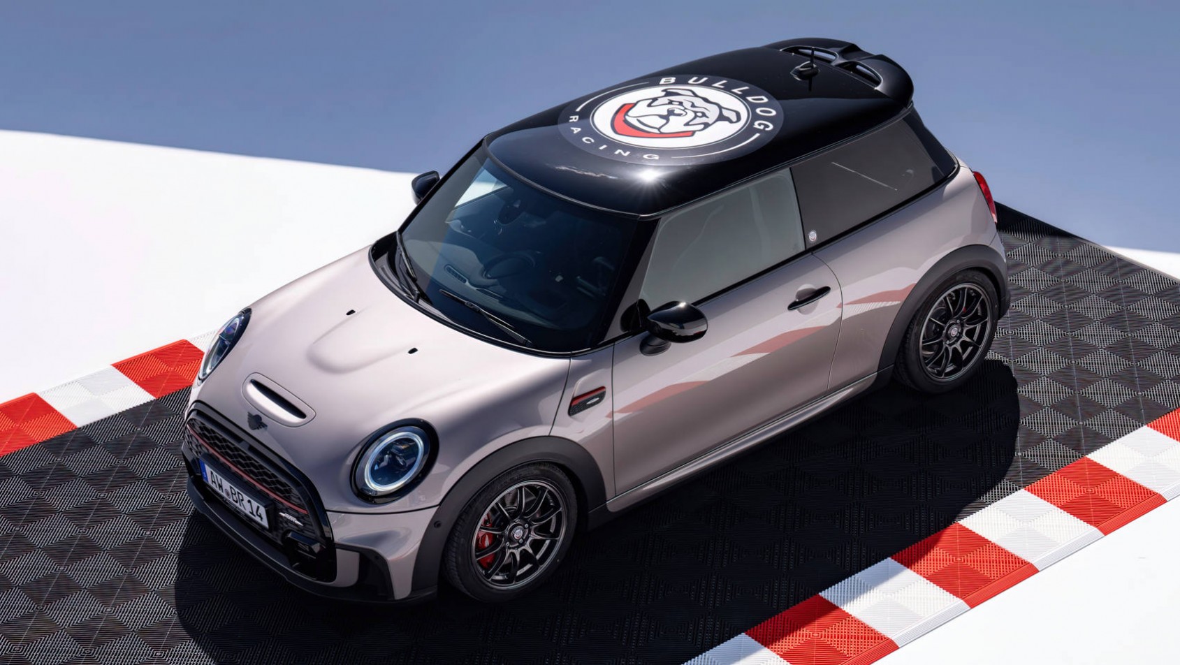 Mini John Cooper Works Mini John Cooper Works Bulldog Racing Edition malowanie dachu