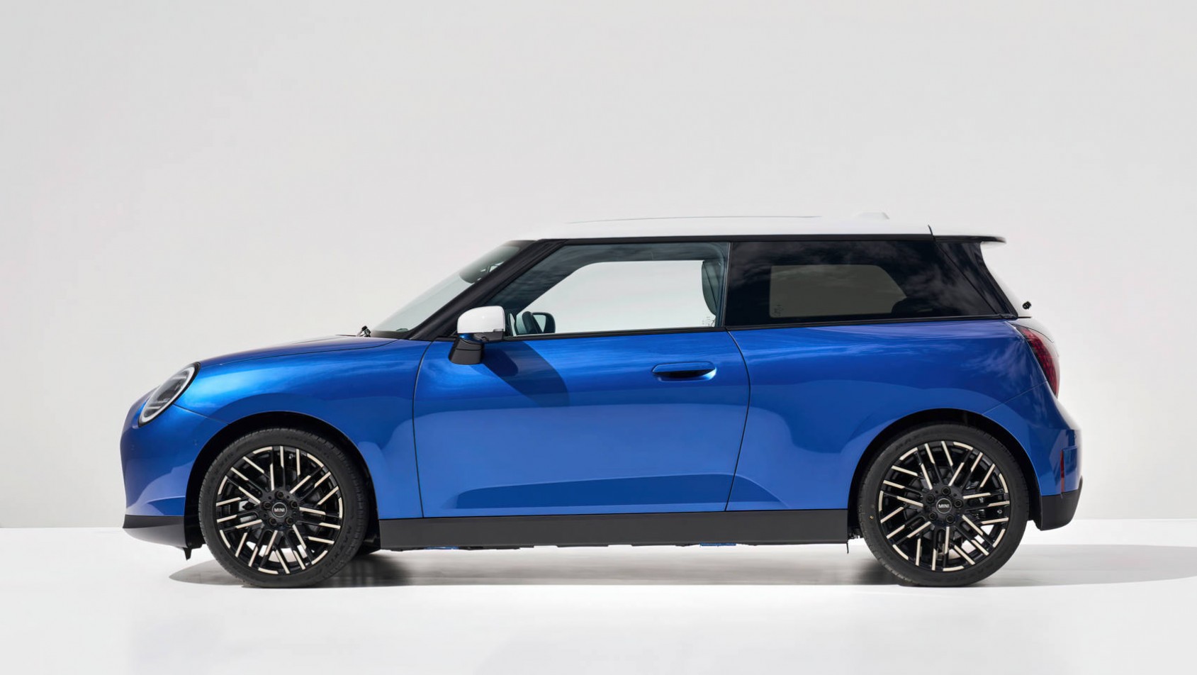MINI Cooper EV 2023 profil