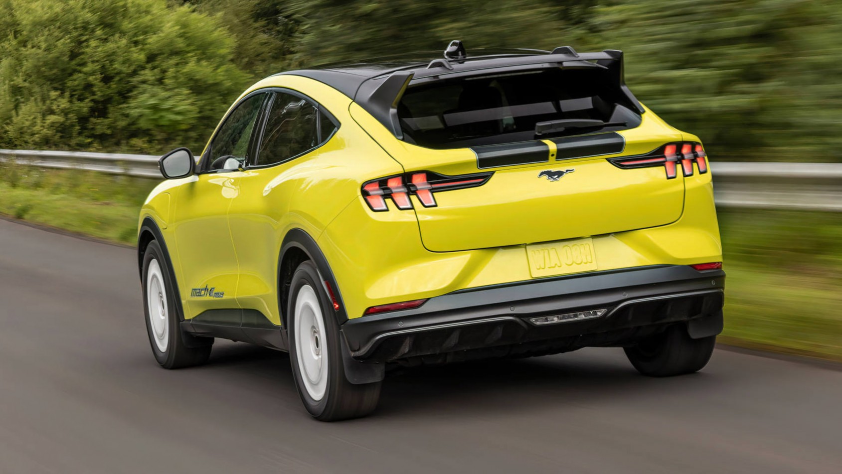 Ford Mustang Mach-E Ford Mustang Mach-E Rally tył w ruchu
