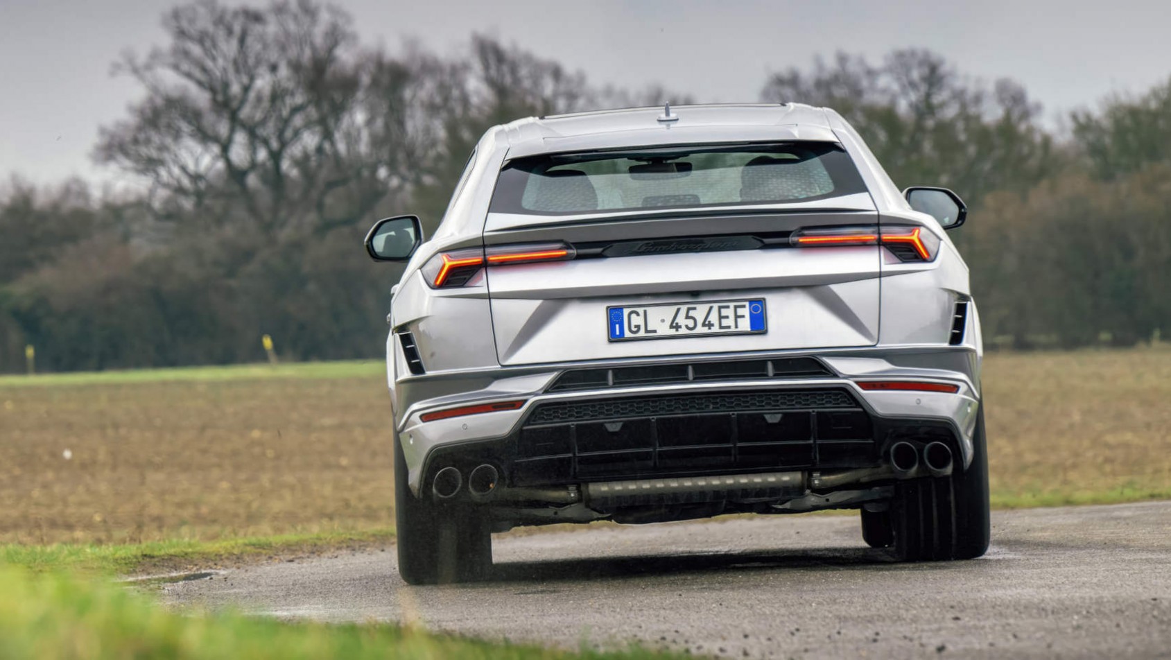 Lamborghini Urus S Lamborghini Urus S - w zakręcie