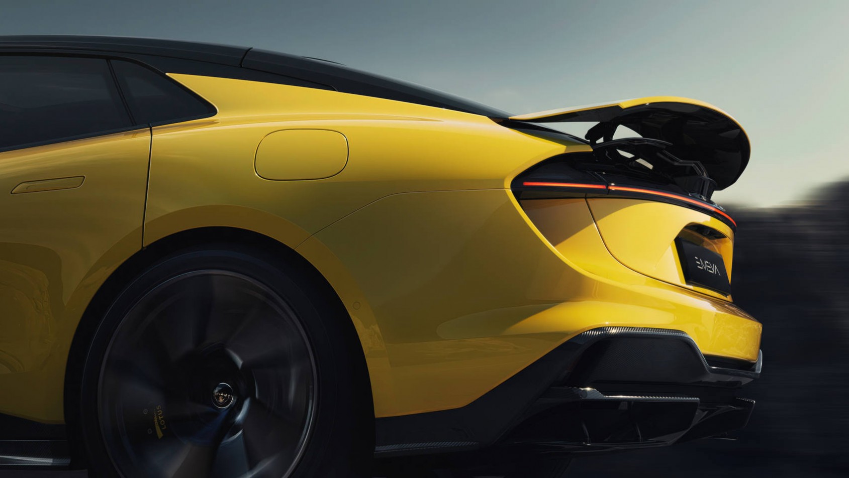 2024 Lotus Emeya skrzydło