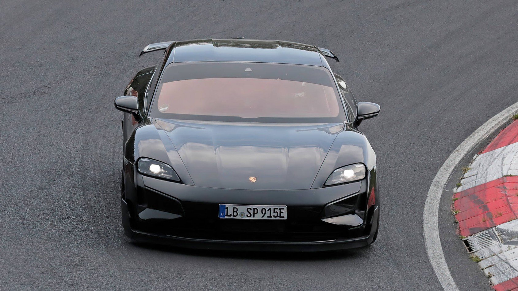 Porsche Taycan Turbo GT spyshot przód