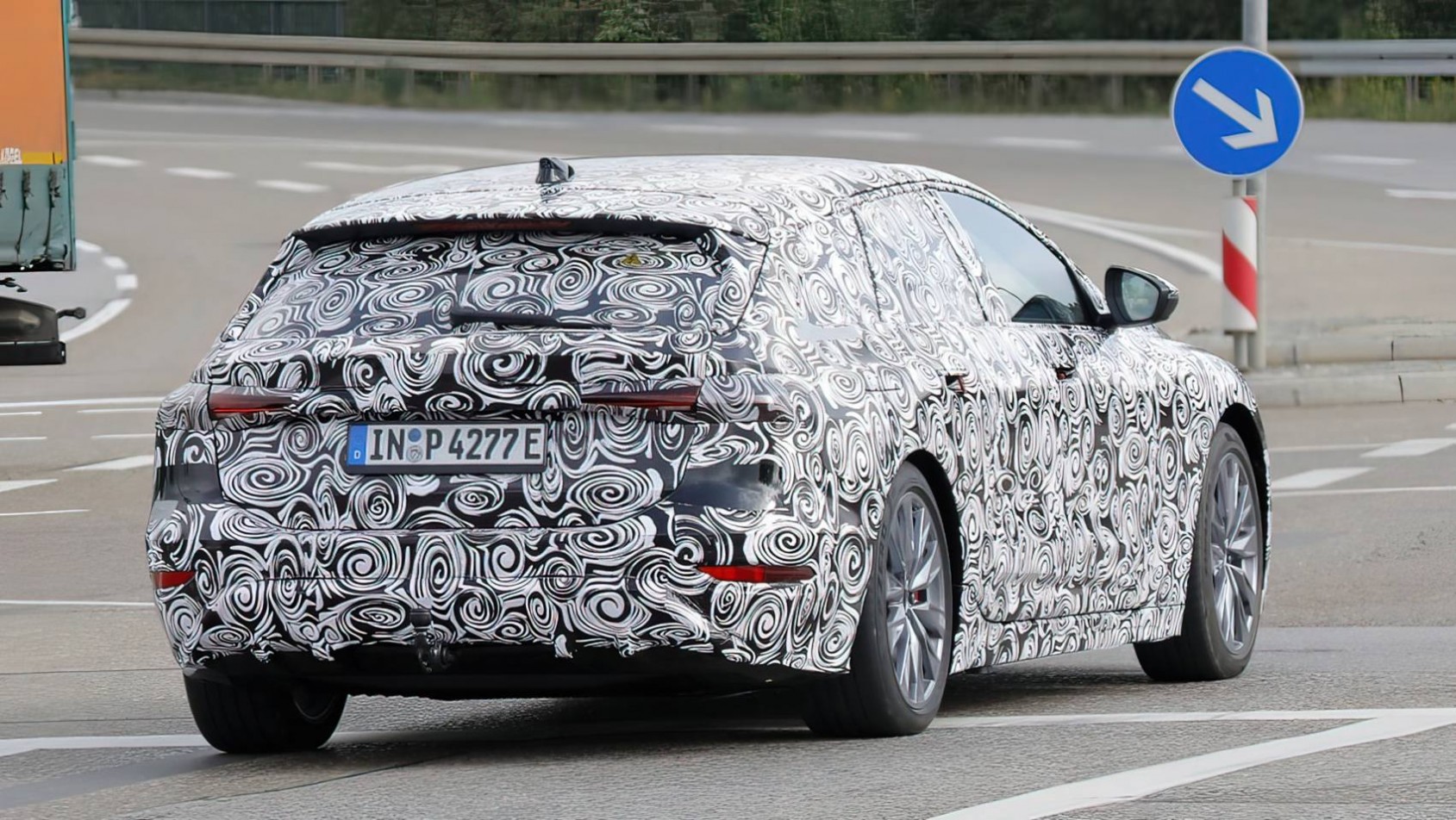 Audi S6 Avant e-tron spyshot tył
