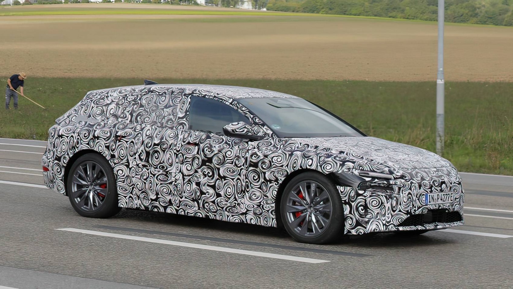 Audi S6 Avant e-tron spyshot design