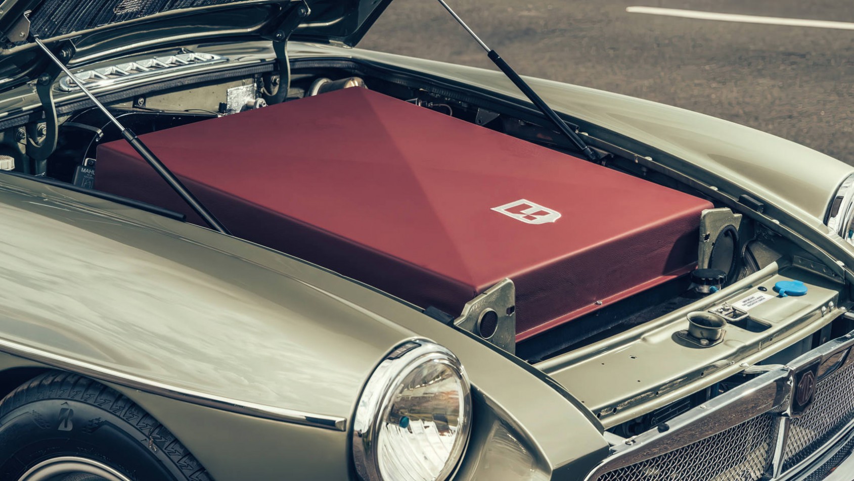 Frontline BEE MG B restomod bagażnik