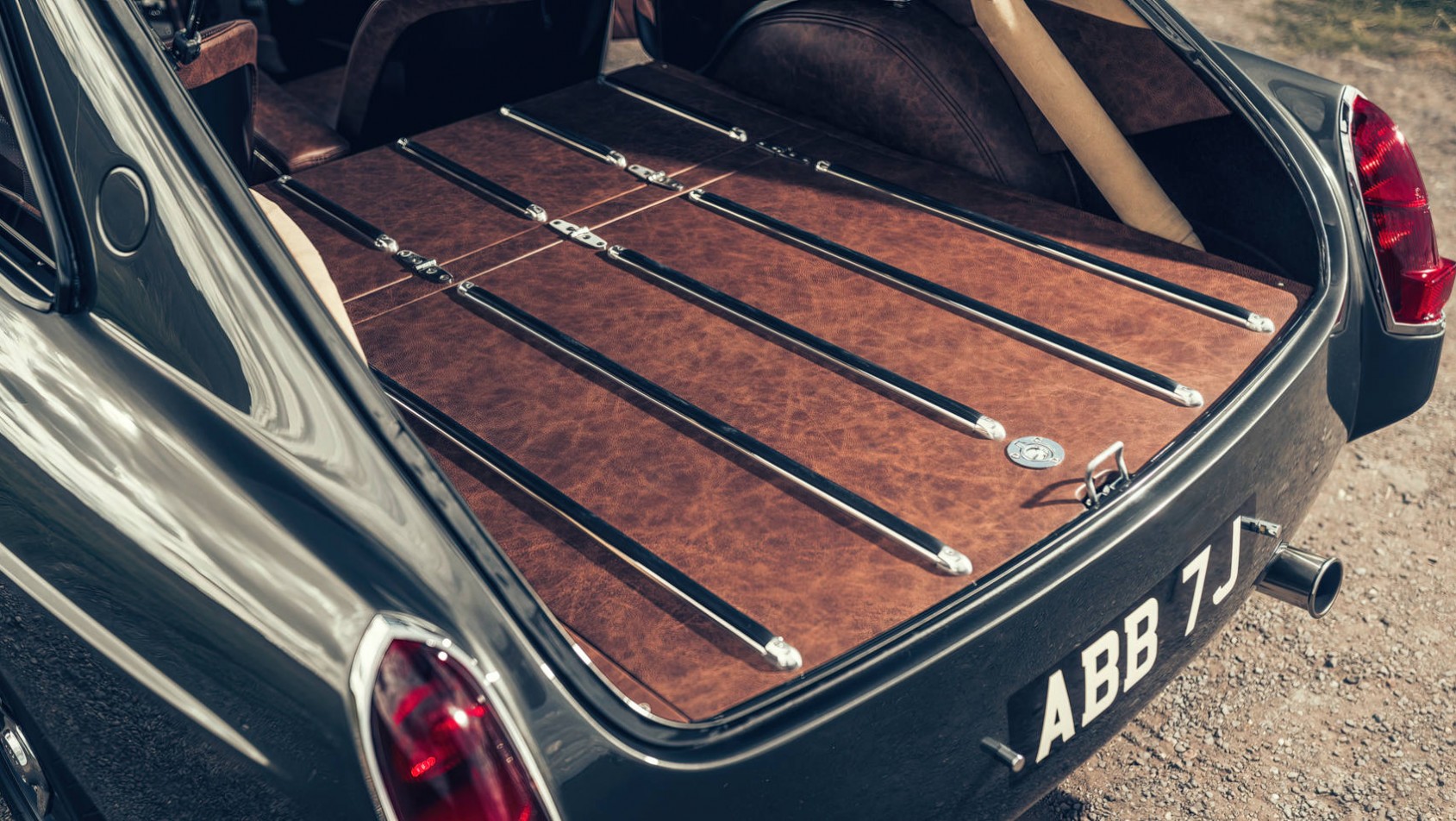 Frontline LE60 MG B restomod bagażnik