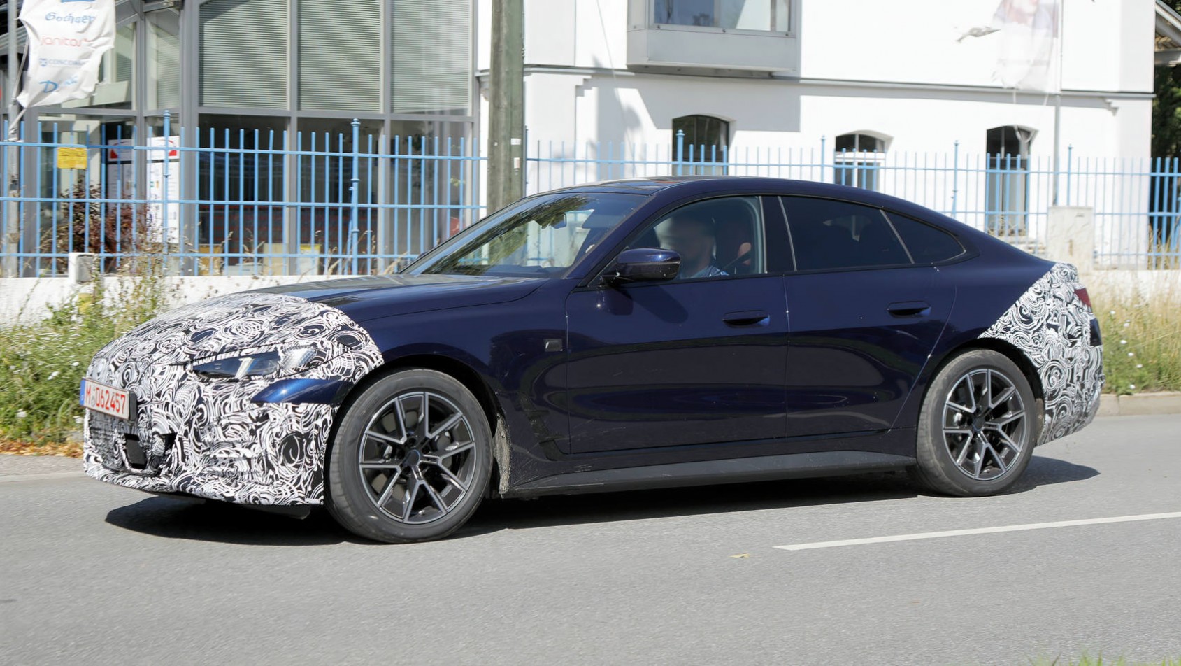 BMW i4 Gran Coupe lift spyshot design