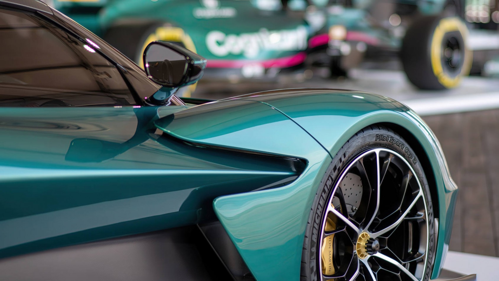 Aston Martin Valhalla detal drzwi