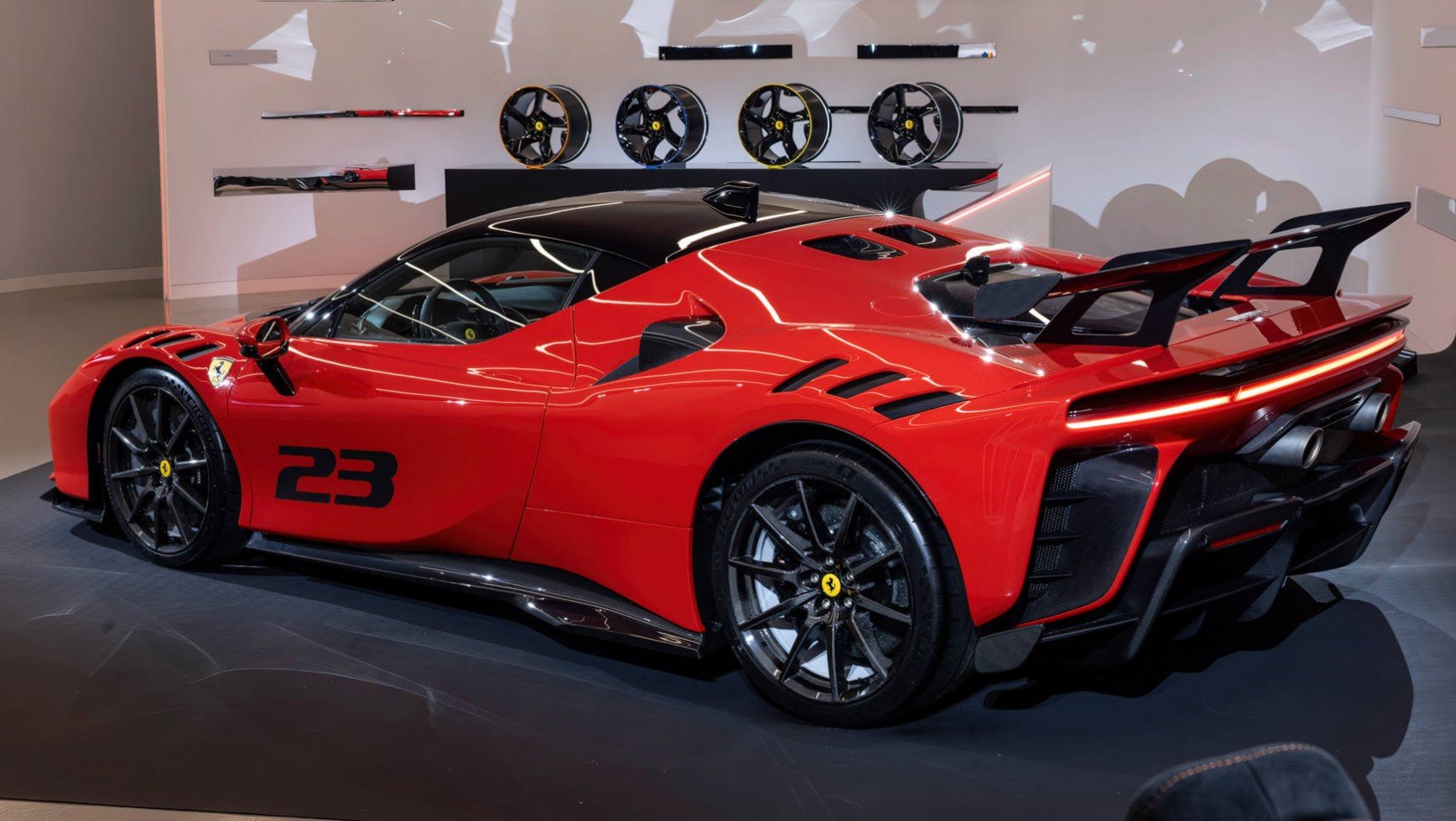 Ferrari SF90 XX Stradale prezentacja lewy tył