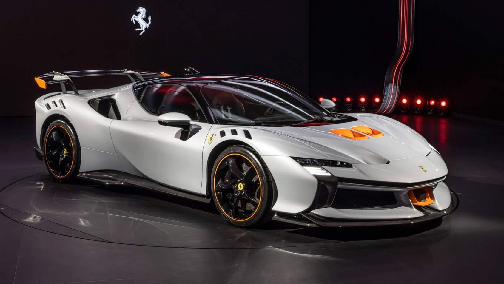 Ferrari SF90 XX Stradale biały przód