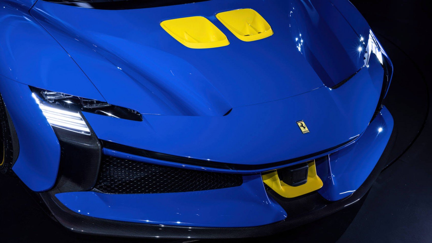 Ferrari SF90 XX Spider maska przednia