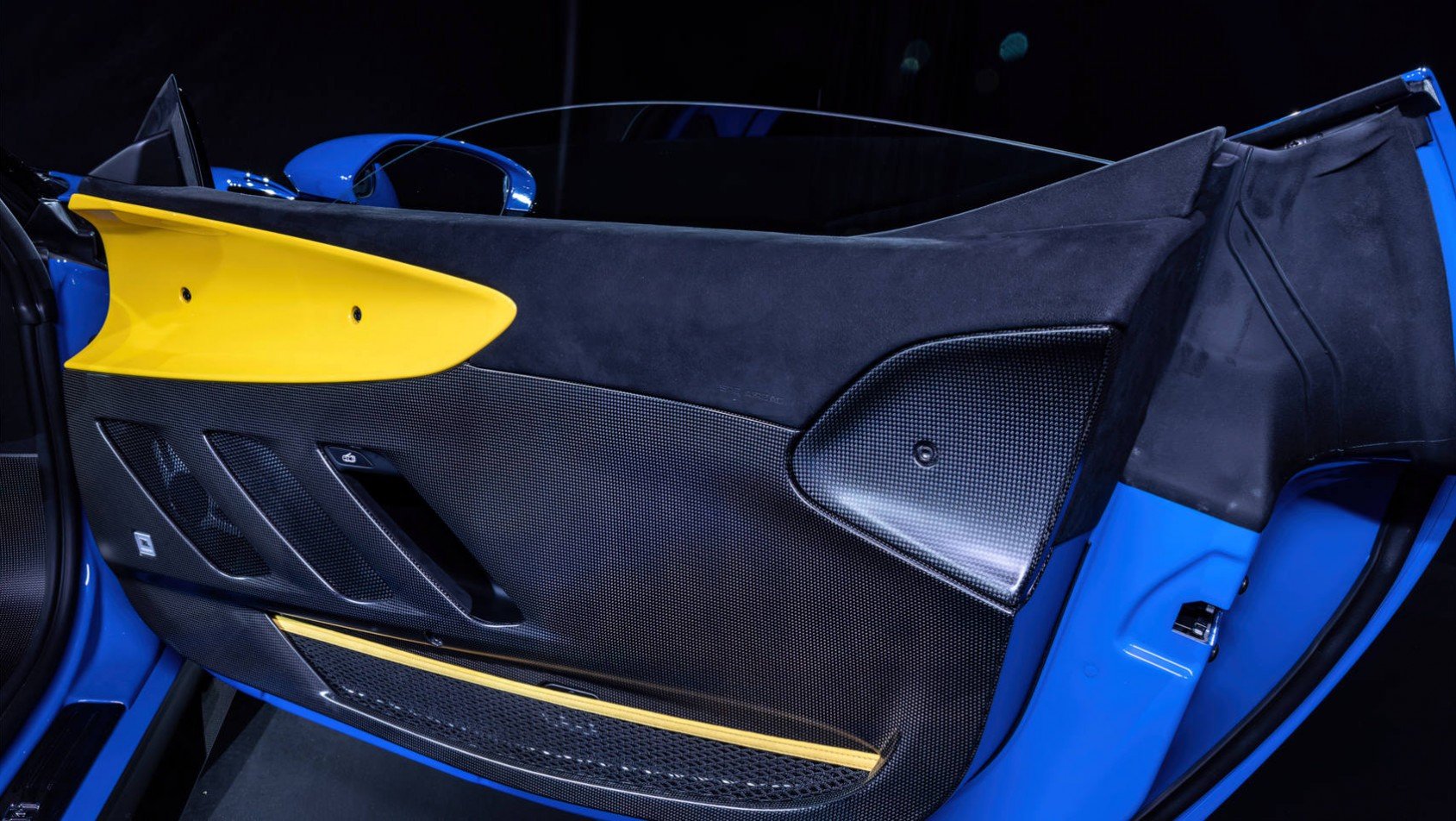 Ferrari SF90 XX Spider detal drzwi