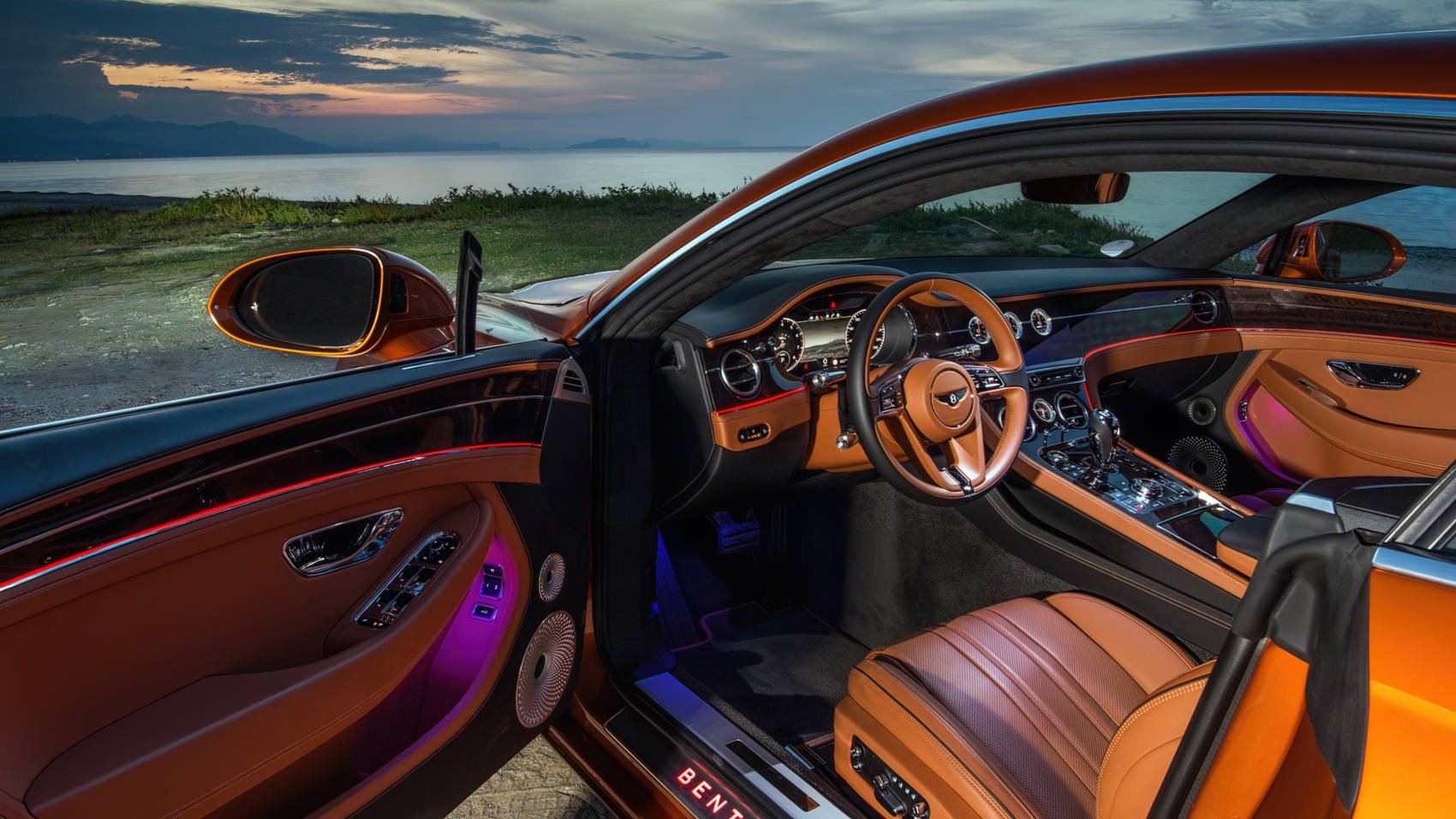Bentley Continental GT otwarte drzwi