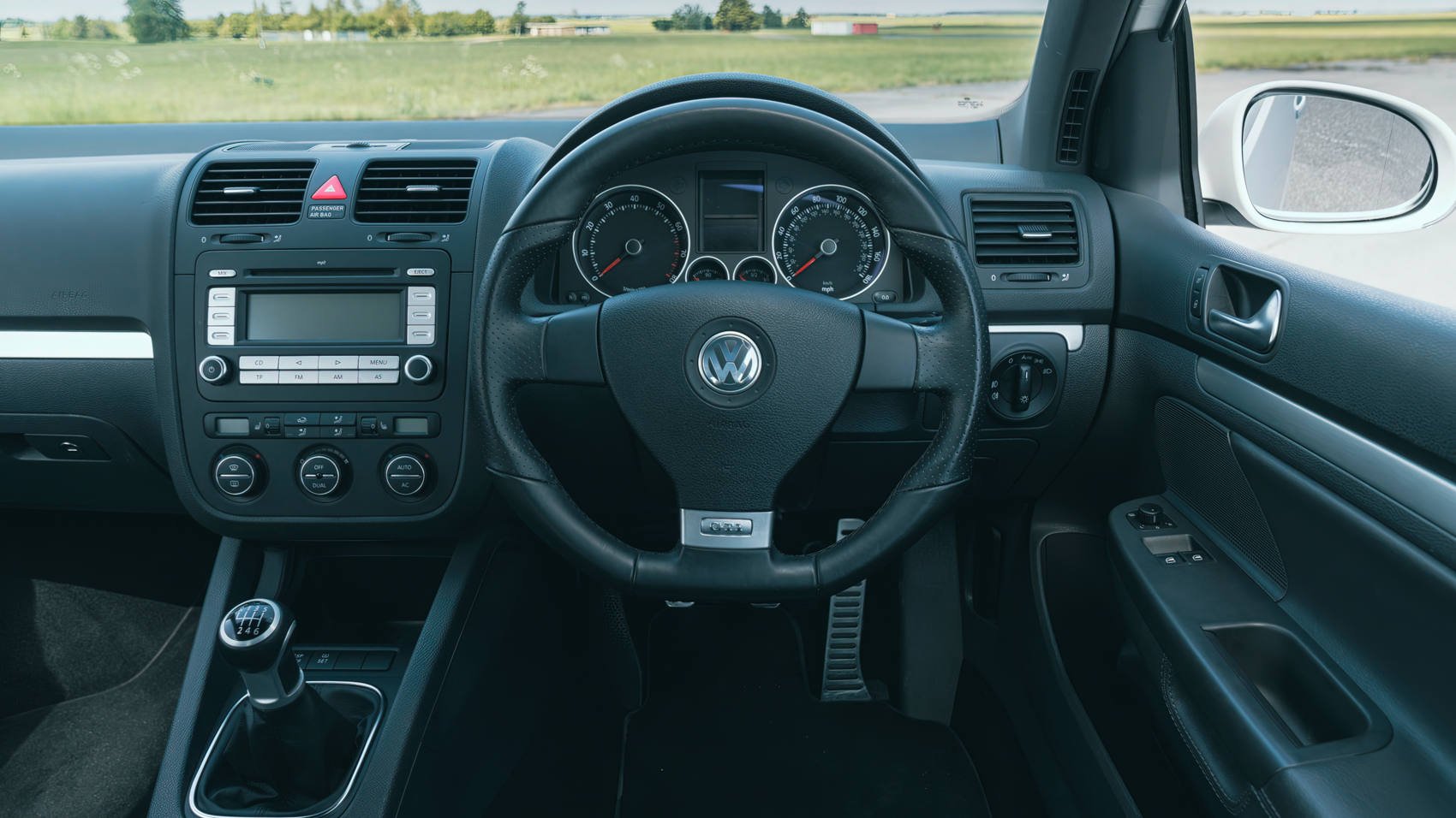 Volkswagen Golf GTI Mk5 kokpit