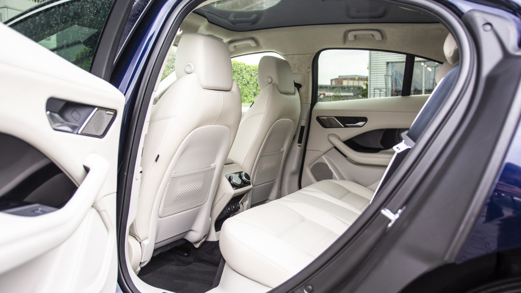 Jaguar I-Pace tylna kanapa