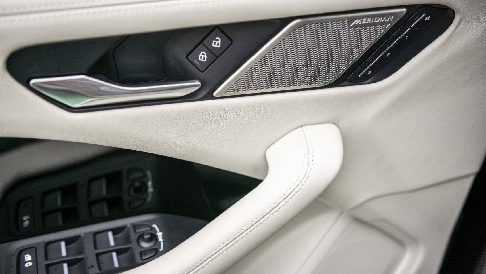 Jaguar I-Pace nagłośnienie