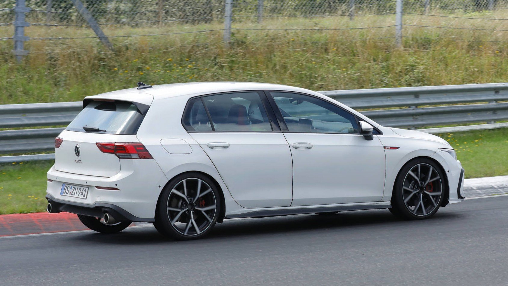 2024 Volkswagen Golf GTI facelift sylwetka