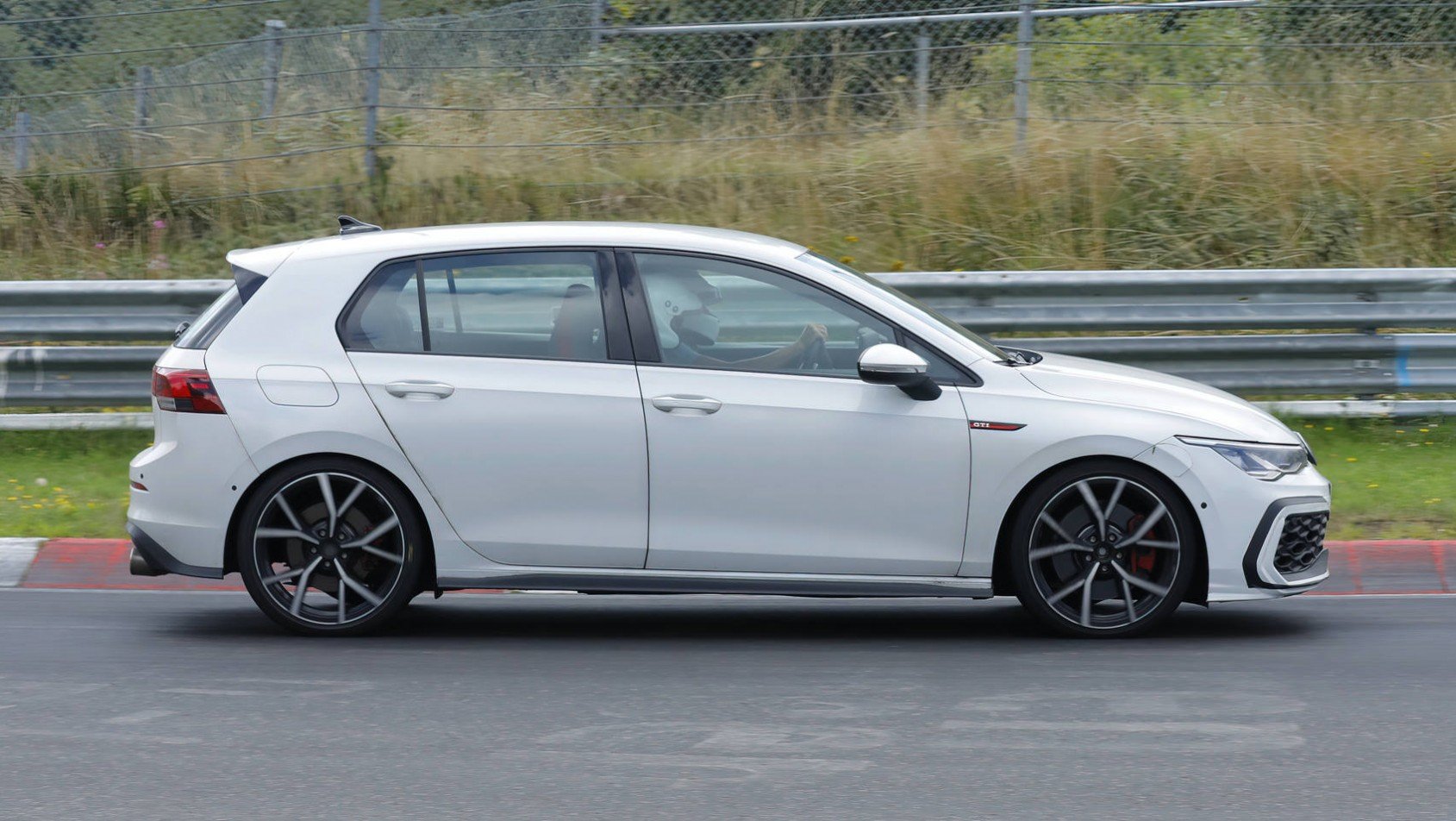 2024 Volkswagen Golf GTI facelift profil