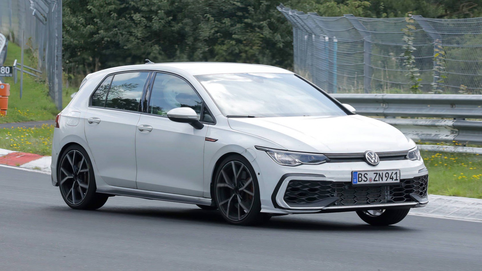 2024 Volkswagen Golf GTI facelift stylistyka