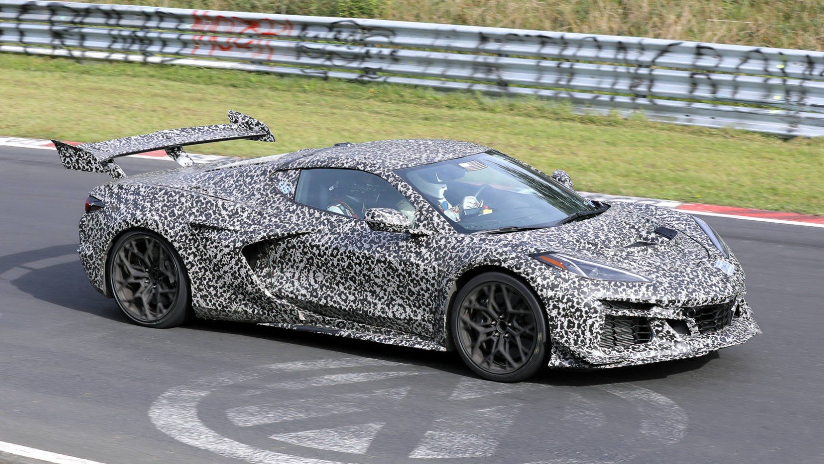 2024 Chevrolet Corvette C8 ZR1 spyshot sylwetka