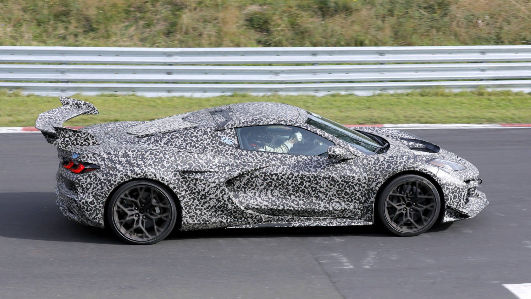 2024 Chevrolet Corvette C8 ZR1 spyshot kamuflaż