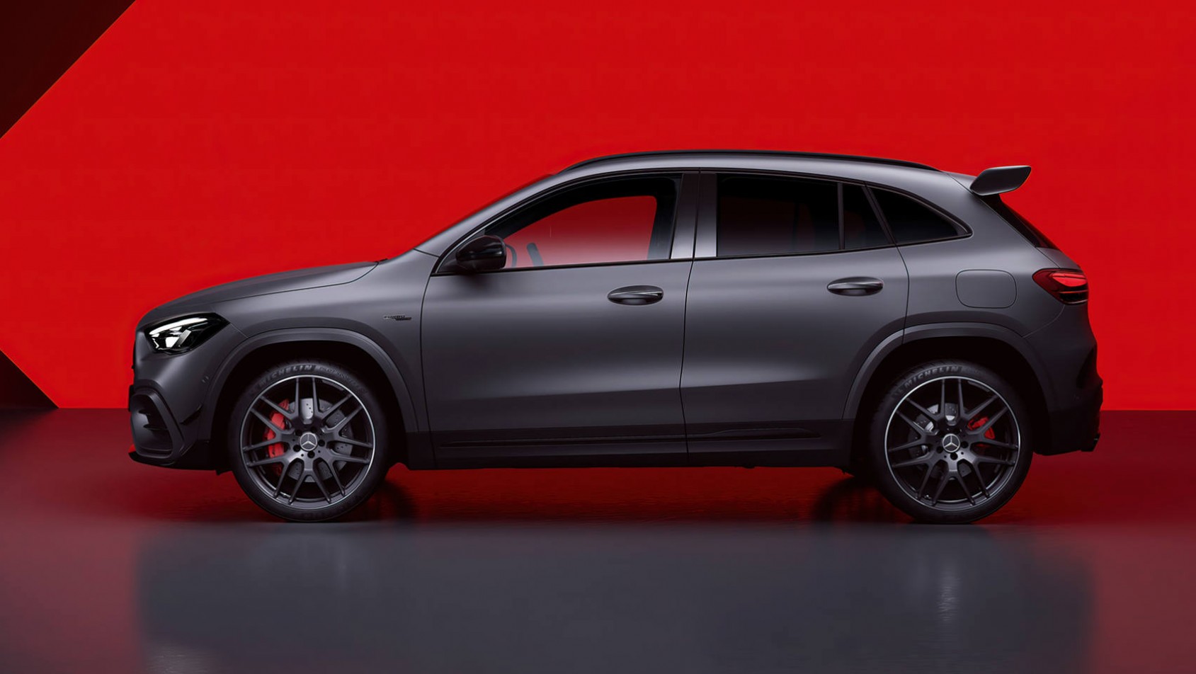 Mercedes-AMG GLA 2024 Mercedes-AMG GLA 45 S lifting sylwetka