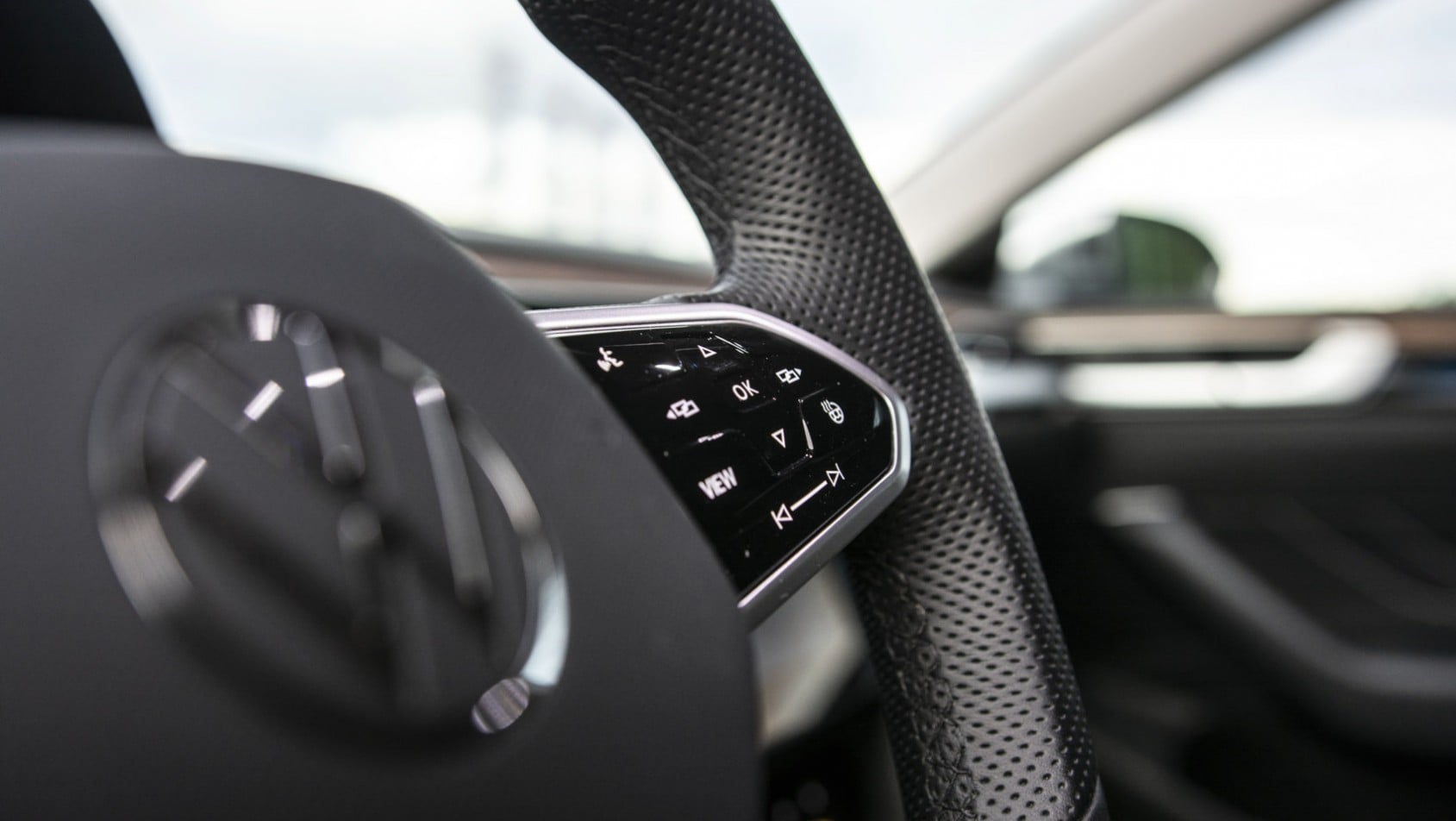 Volkswagen Arteon Shooting Brake przyciski na kierownicy