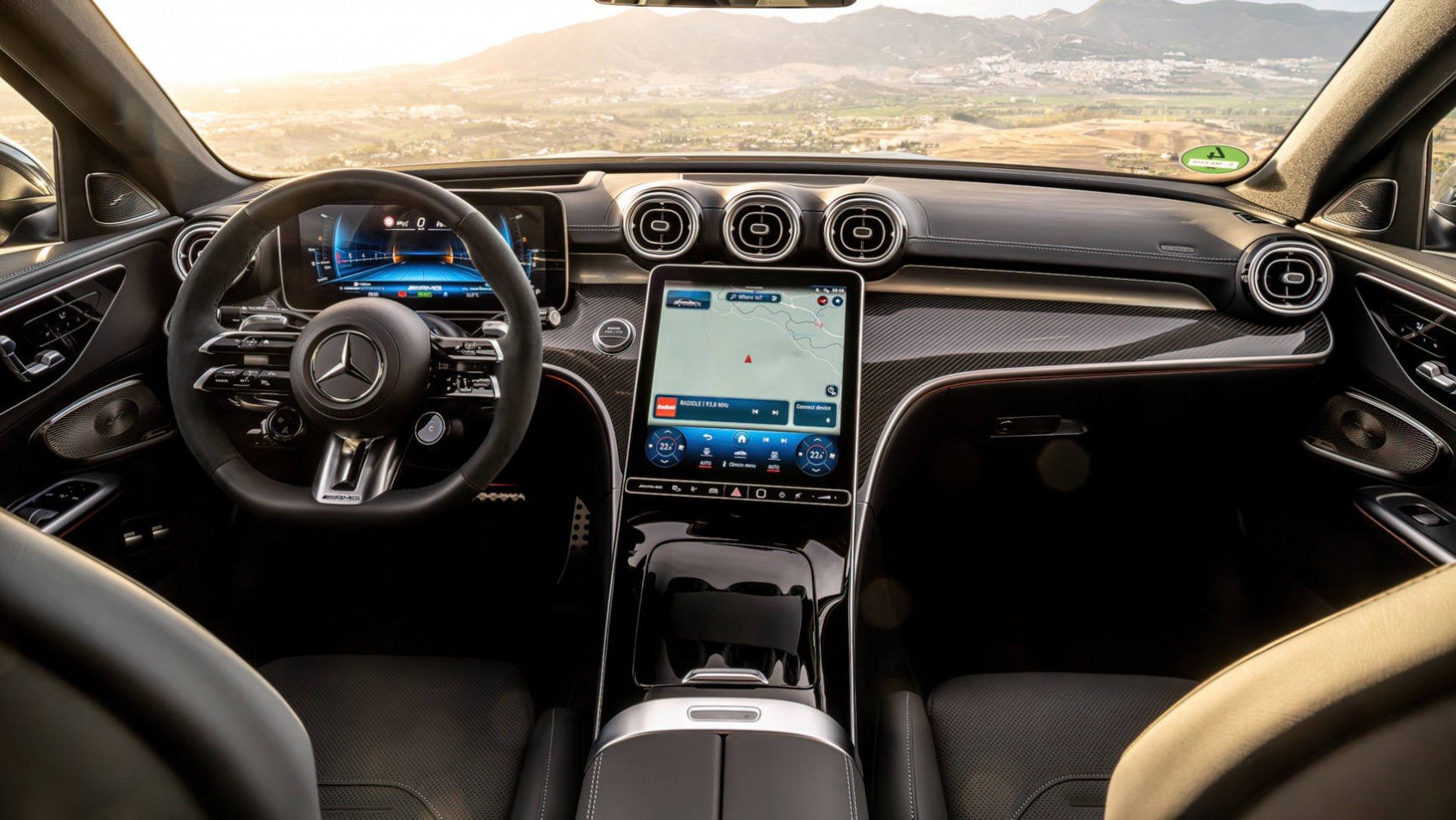 Mercedes-AMG C63S E-Performance kokpit