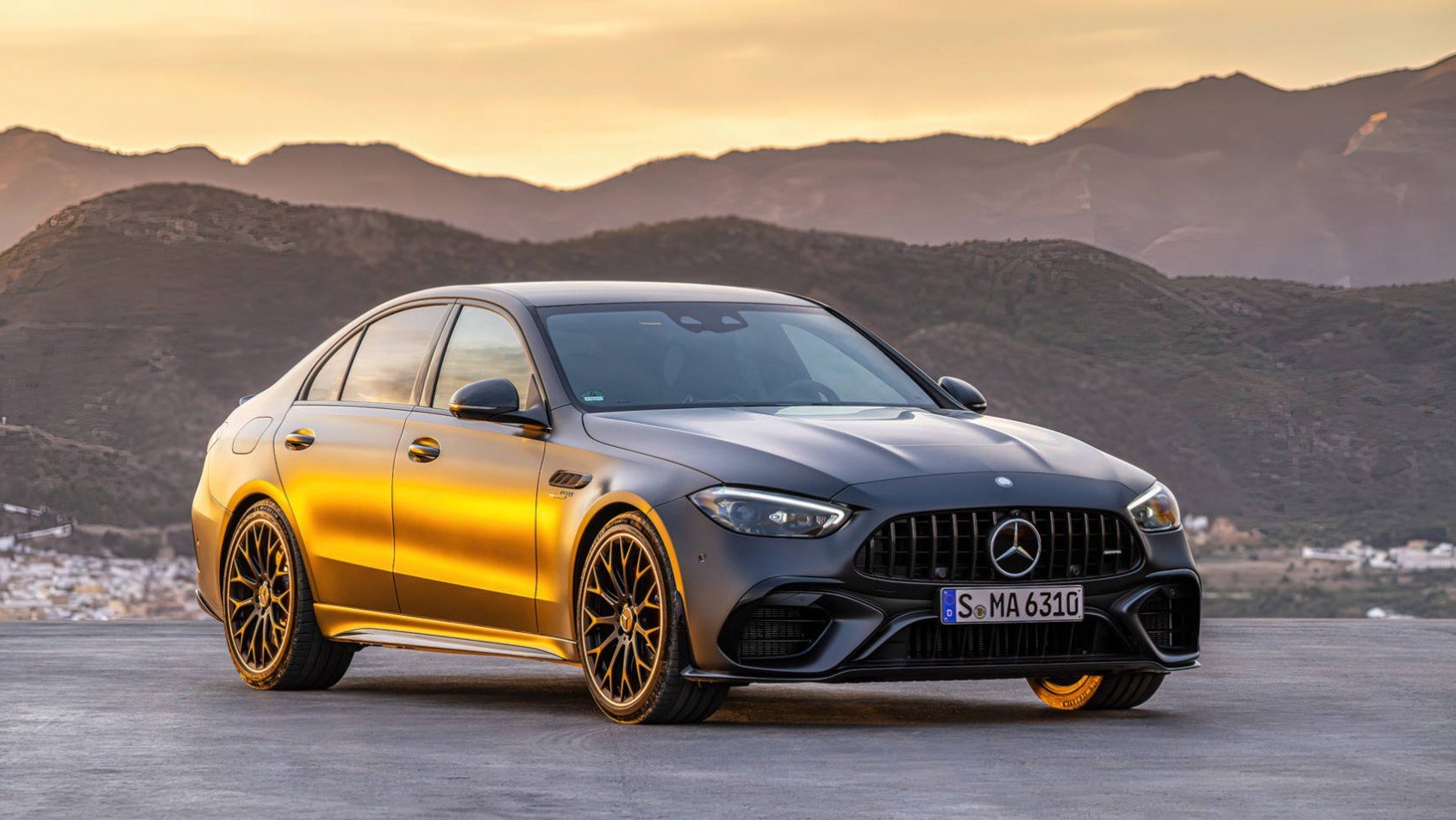 Mercedes-AMG C63 E-Performance sylwetka przód