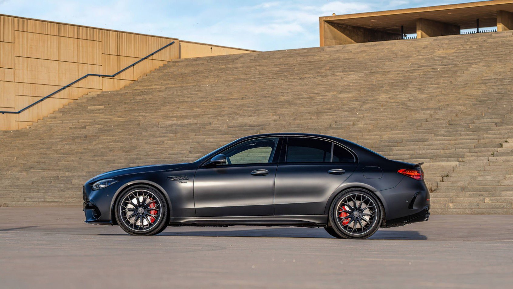 Mercedes-AMG C63 E-Performance profil
