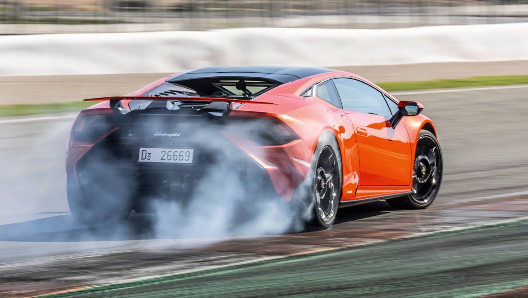 Lamborghini Huracan Tecnica test drift