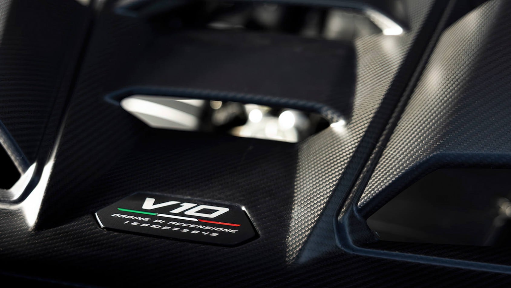 Lamborghini Huracan Tecnica detal emblemat