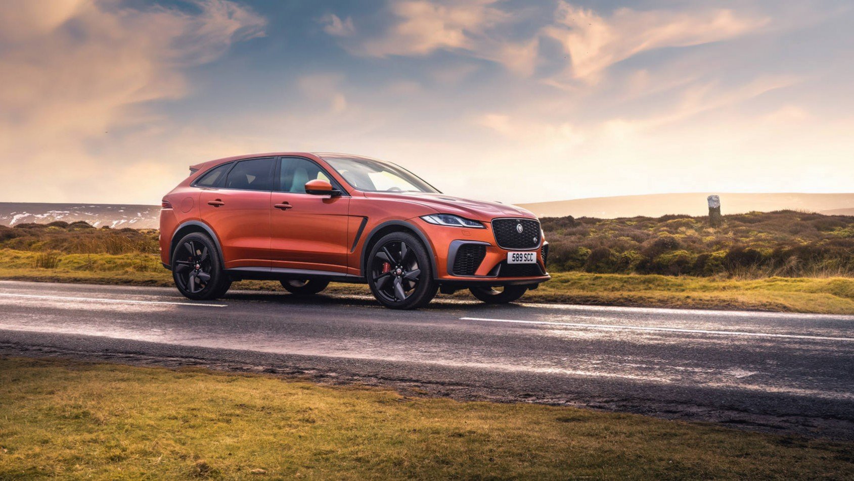 Jaguar F-Pace SVR w górach