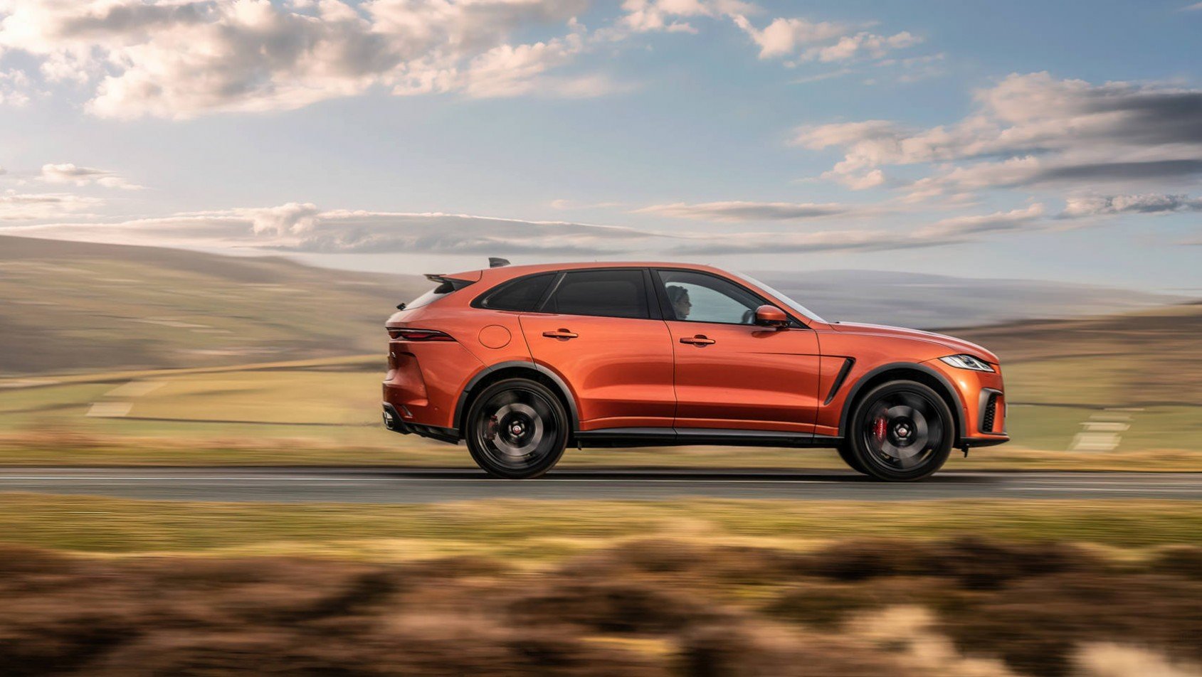 Jaguar F-Pace SVR linia boczna