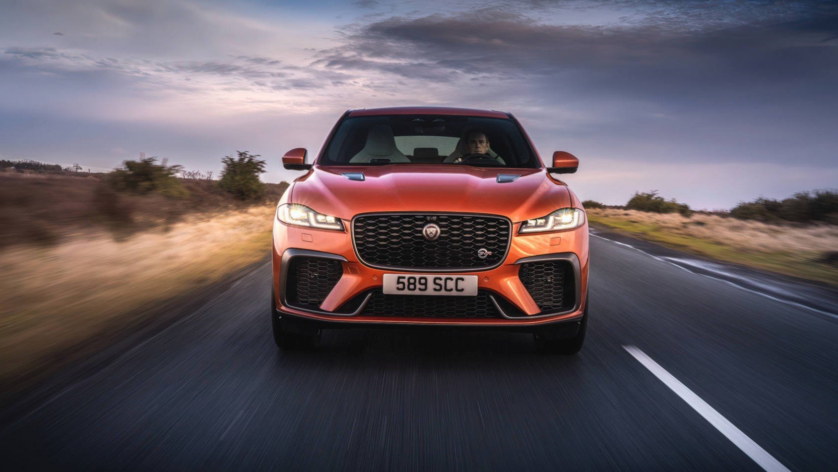 Jaguar F-Pace SVR przedni pas