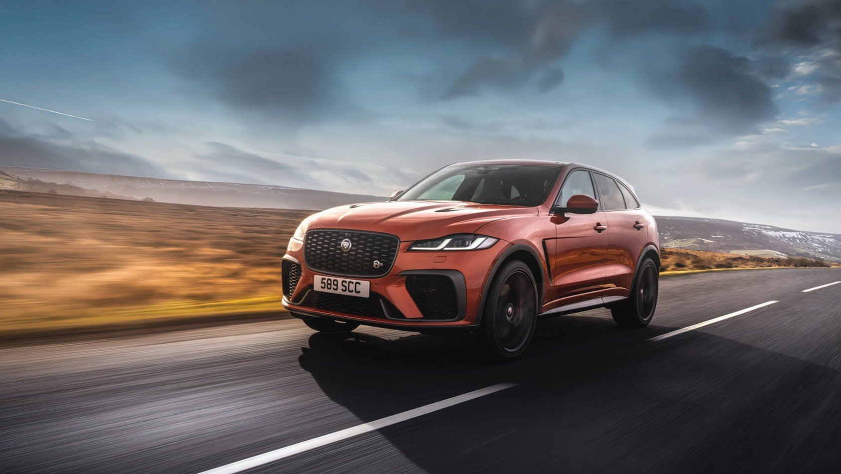 Jaguar F-Pace SVR sylwetka w ruchu