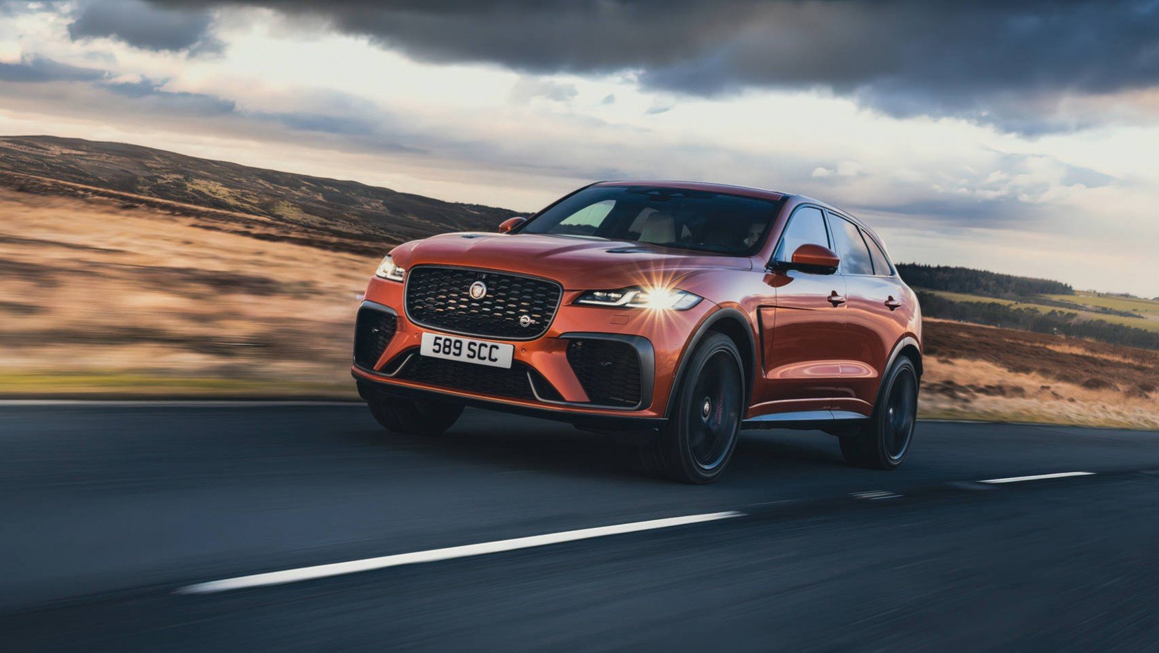 Jaguar F-Pace SVR lewy przód dynamiczne