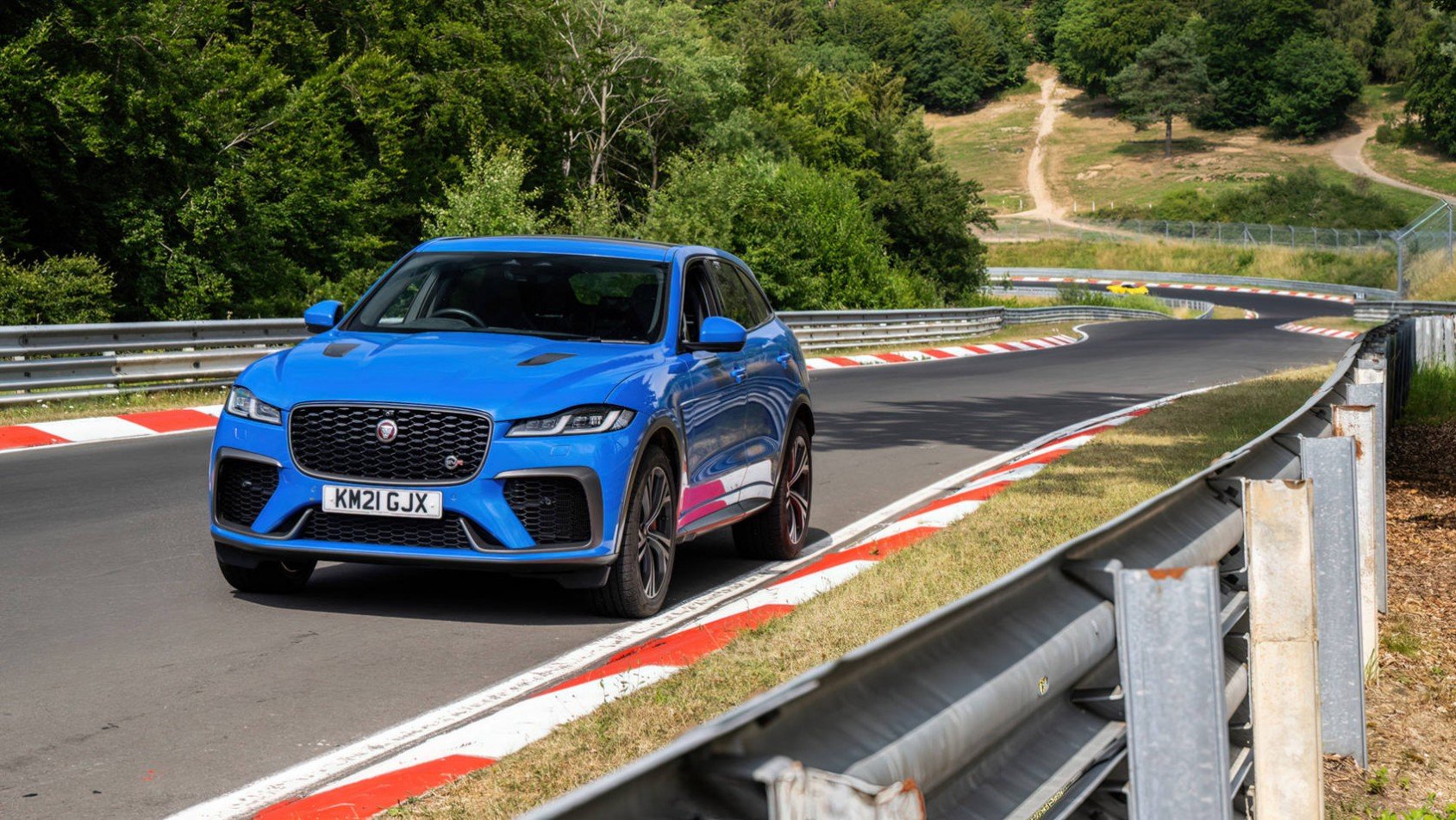 Jaguar F-Pace SVR test na torze