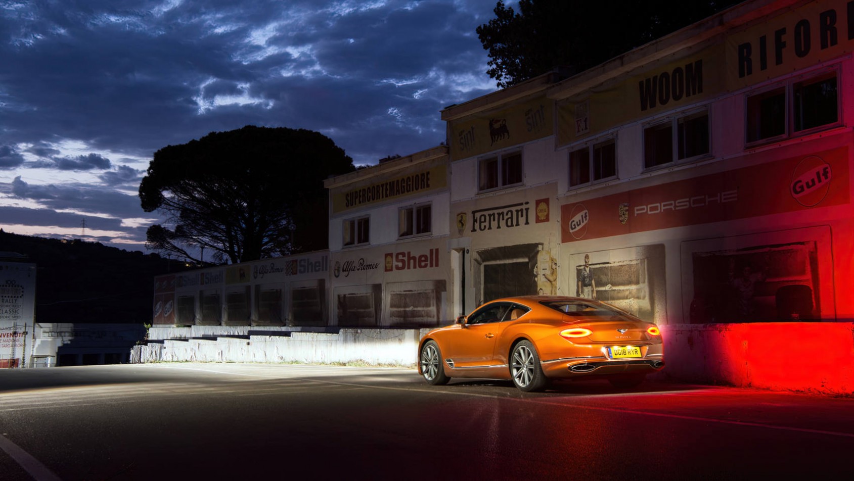 Bentley Continental GT w nocy