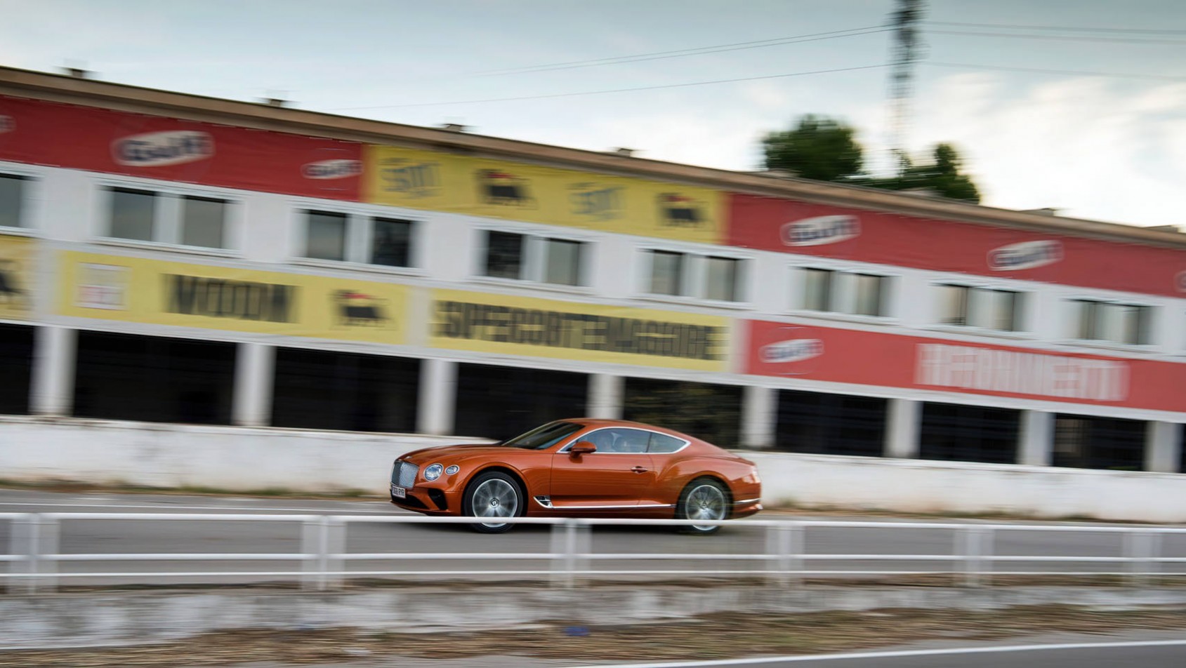 Bentley Continental GT - dynamiczne ujęcie